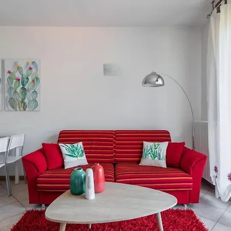 Modern With Balcony-garage-and Pool Bellano