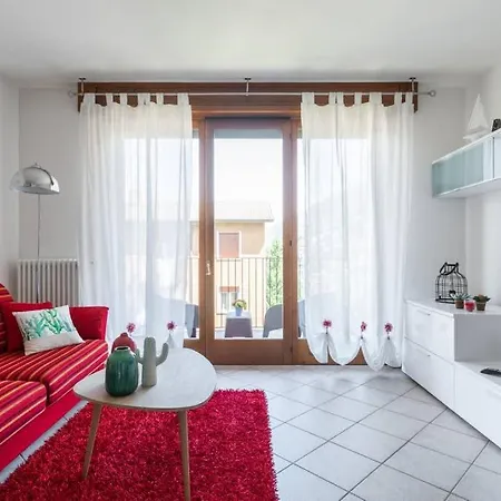 Apartment Modern With Balcony-garage-and Pool *