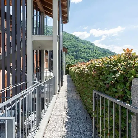 Lägenhet Modern With Balcony-garage-and Pool