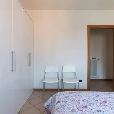 Apartment Modern With Balcony-garage-and Pool Bellano