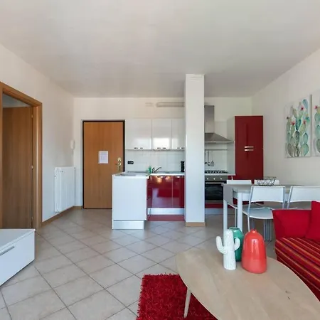 Apartment Modern With Balcony-garage-and Pool *