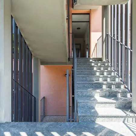 Modern With Balcony-garage-and Pool Bellano